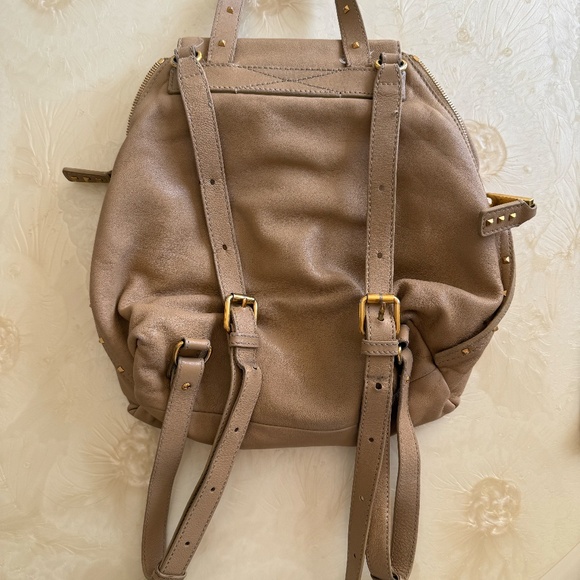 Marc Jacobs Adjustable Nude Leather Backpack With Lock Design - Picture 3 of 13